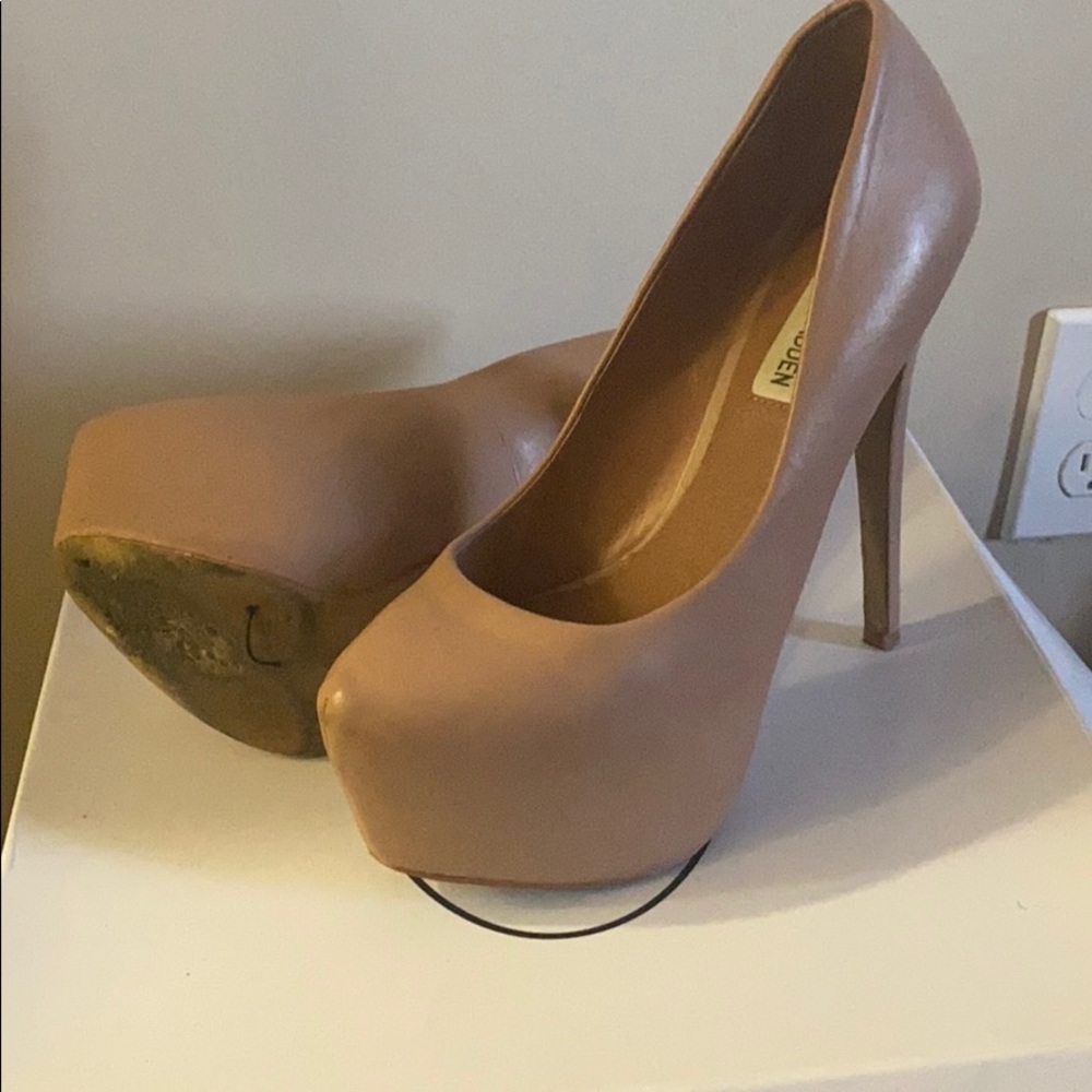Heels - Picture 4 of 4